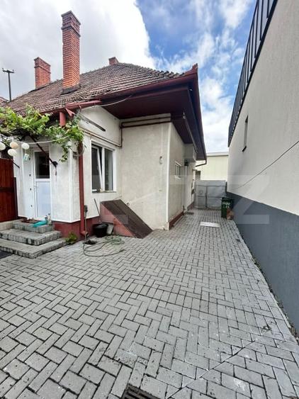 Casă individuală cu 4 camere cu Canalizare în Centrul Civic