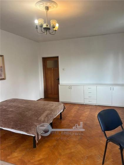 Casă cu 6 camere cu Teren 600 Mp în Sărărie