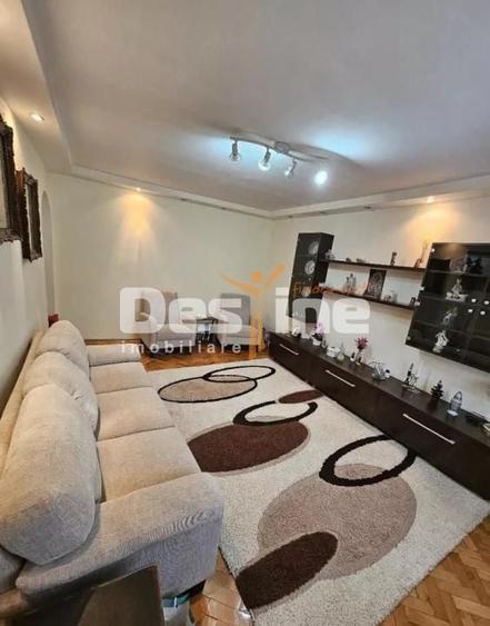 Apartament cu 3 camere decomandat, mobilat în Soarelui