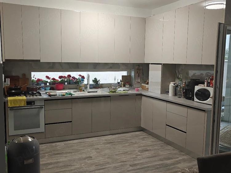 Casă cu 5 camere cu Teren 1100 Mp în Central