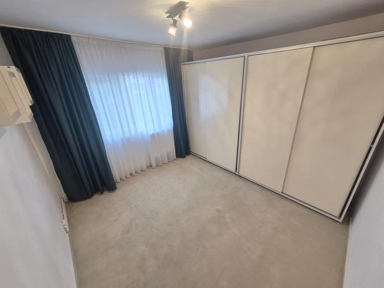 Apartament cu 2 camere decomandat în Girocului