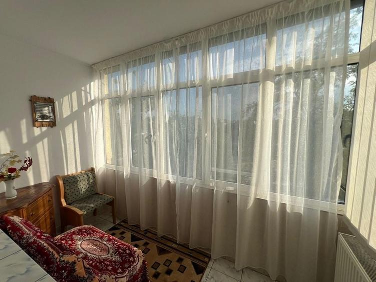 Apartament cu 3 camere decomandat în Podu Roș