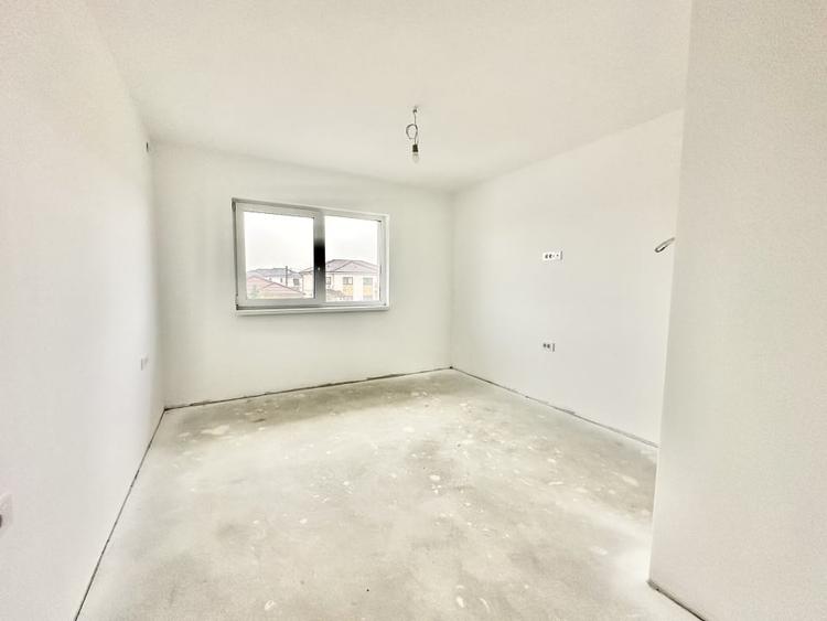 Duplex cu 4 camere cu Canalizare în Moșnița Veche