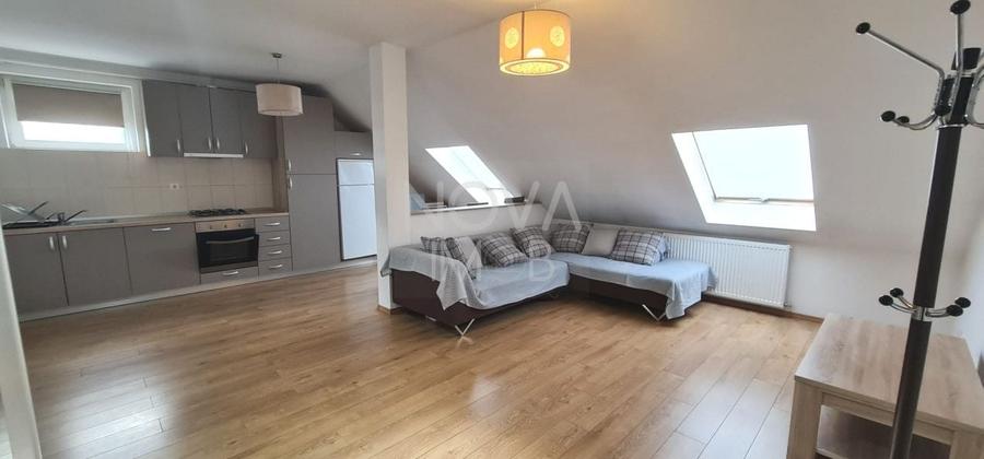 Apartament cu 3 camere decomandat, mobilat în Turnișor