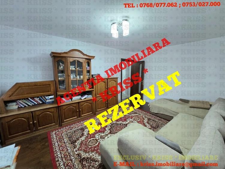 Apartament cu 3 camere decomandat în Bere