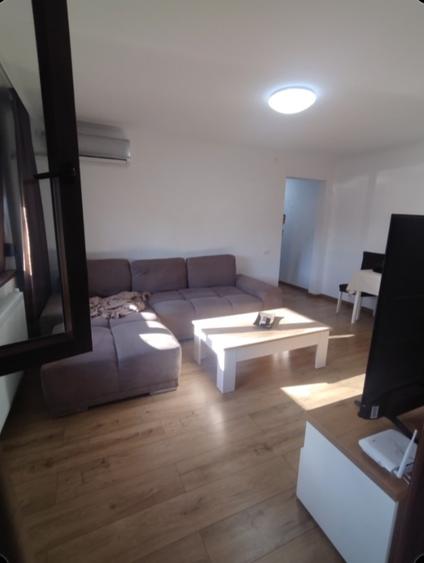 Apartament cu 3 camere semidecomandat, mobilat în Inel II