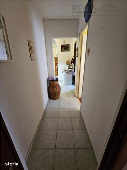 Apartament cu 3 camere decomandat în Astra
