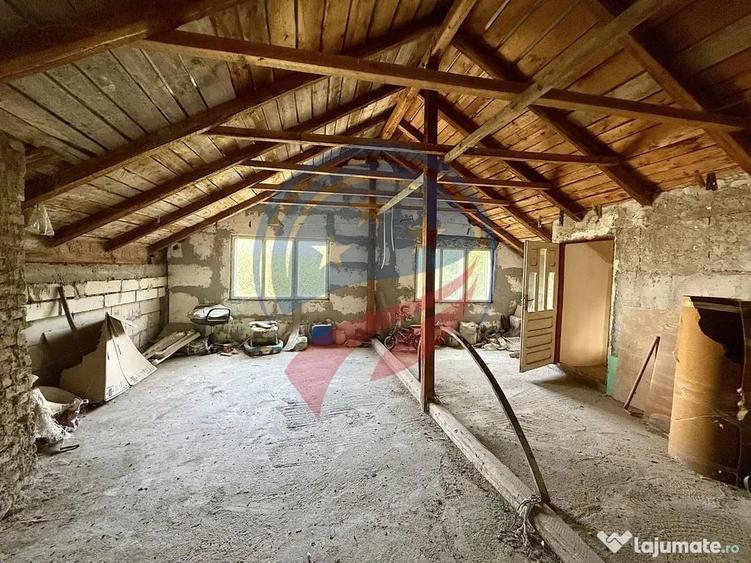 Casă cu 4 camere cu Teren 680 Mp în Central