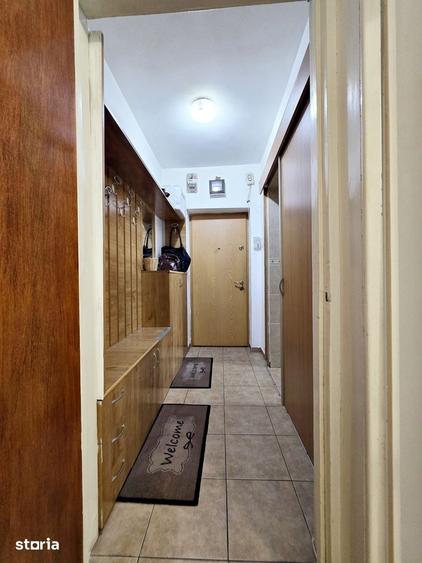 Apartament cu 4 camere semidecomandat în Militari