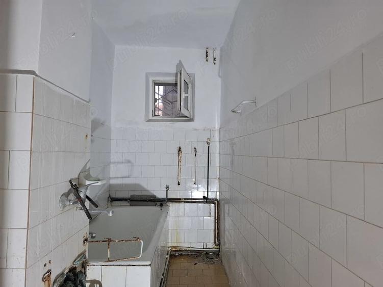 Apartament cu 3 camere semidecomandat în Girocului