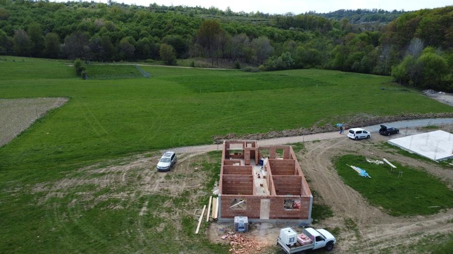 Casă cu 3 camere în Cărbunari