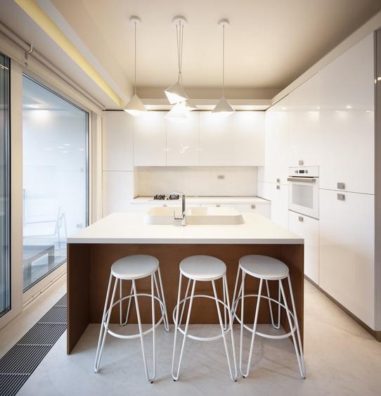 Apartament cu 3 camere decomandat, mobilat în Iancu Nicolae