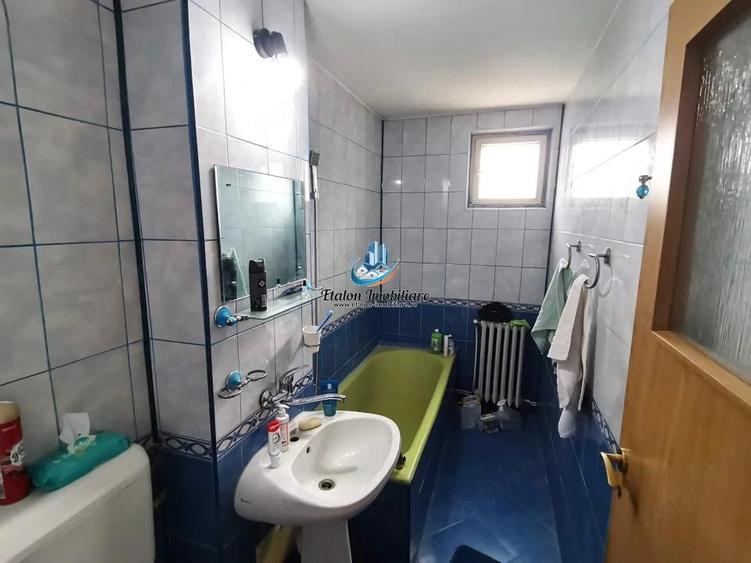 Apartament cu 3 camere decomandat în Mărăței