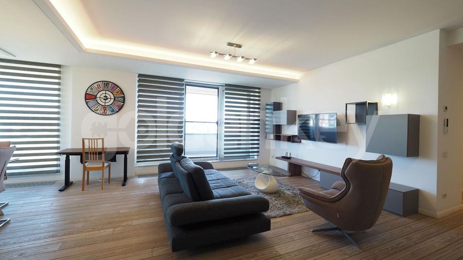 Apartament cu 3 camere decomandat, mobilat în Iancu Nicolae