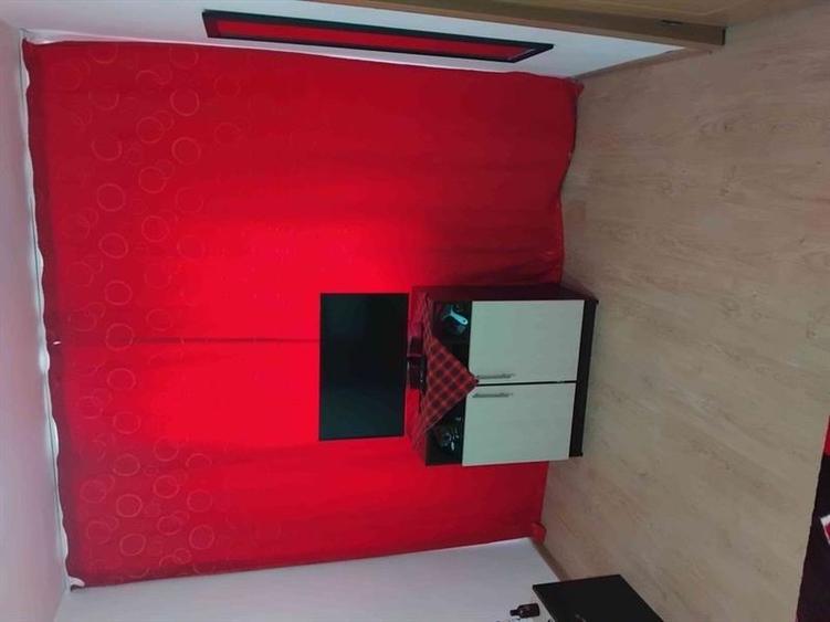 Apartament cu 2 camere semidecomandat, mobilat în Craiovița Nouă