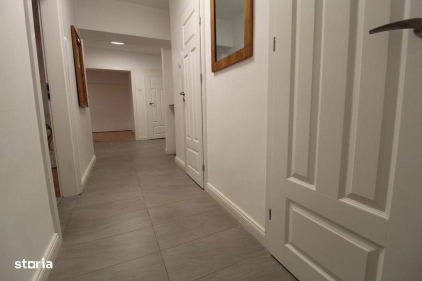 Apartament cu 3 camere decomandat, mobilat în Văcăresti