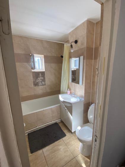 Apartament cu 3 camere decomandat în Nicolina