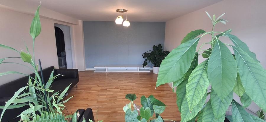 Apartament cu 4 camere decomandat, mobilat în Vitan Mall