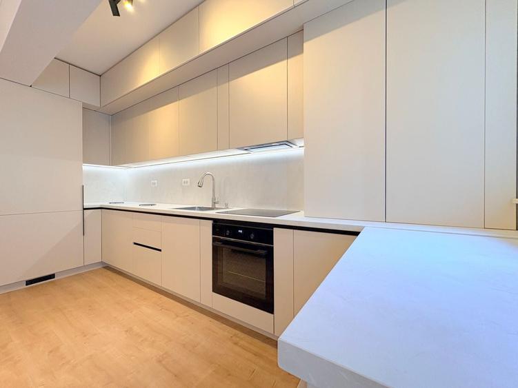 Apartament cu 3 camere decomandat, mobilat în Aradului
