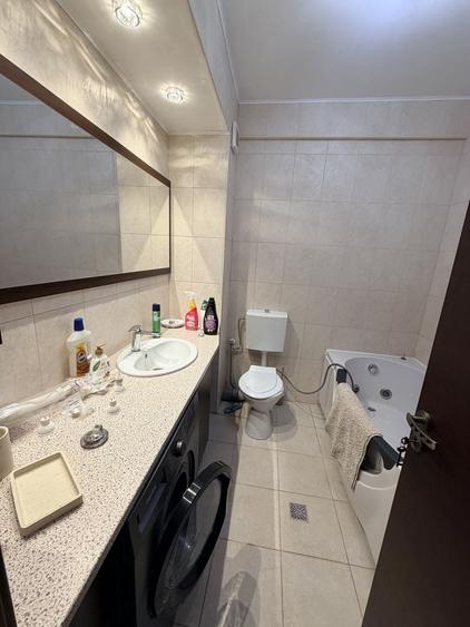 Apartament cu 4 camere în Sisești