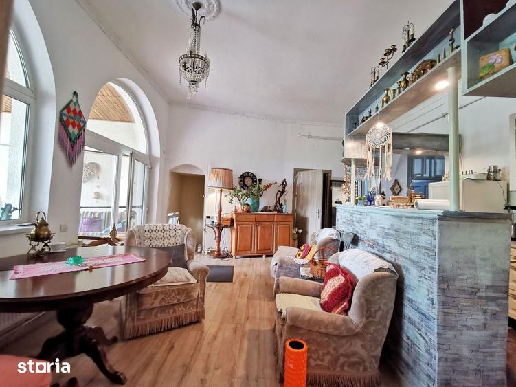 Casă cu 6 camere cu Teren 1200 Mp în Gruia