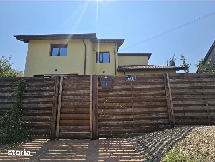 Casă cu 7 camere cu Teren 330 Mp în Corbeanca