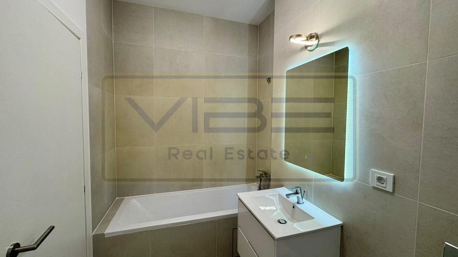 Apartament cu 3 camere semidecomandat, mobilat în Podu Roș