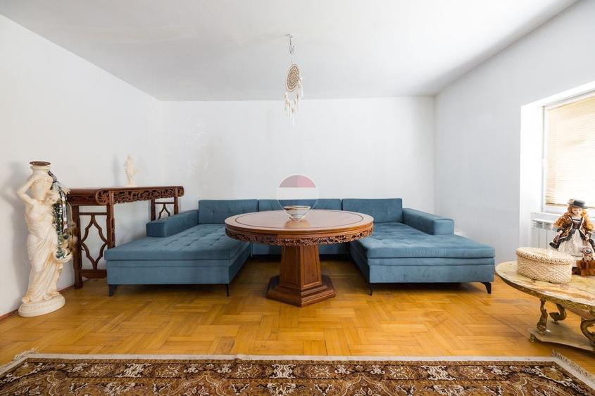 Casă individuală cu 6 camere cu Teren 3115 Mp în Sânpetru