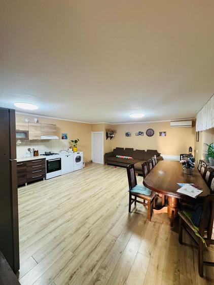 Casă individuală cu 7 camere cu Canalizare în Sărsig