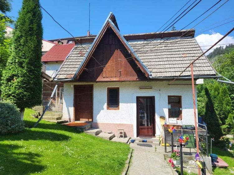 Casă individuală cu 6 camere cu Canalizare în Bran