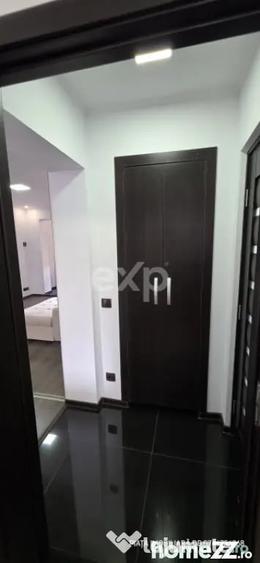 Apartament cu 3 camere semidecomandat în Micro 9