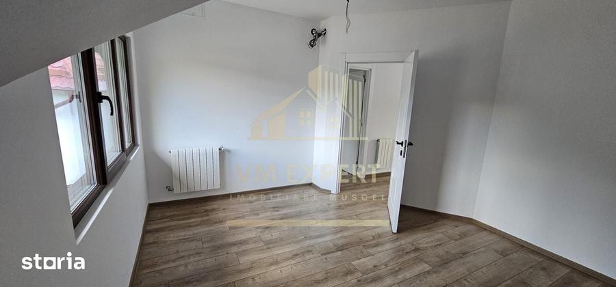 Casă cu 4 camere cu Teren 177 Mp în Rucăr