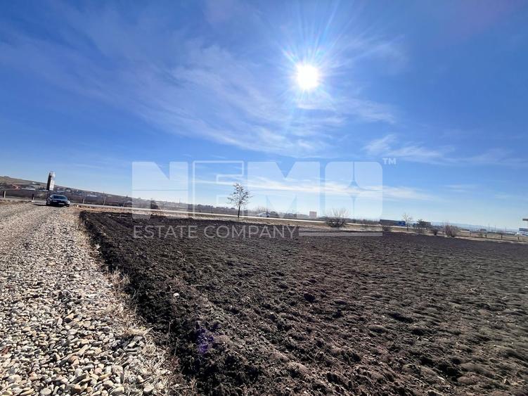 Teren agricol extravilan de 10000 mp, în Stroiești