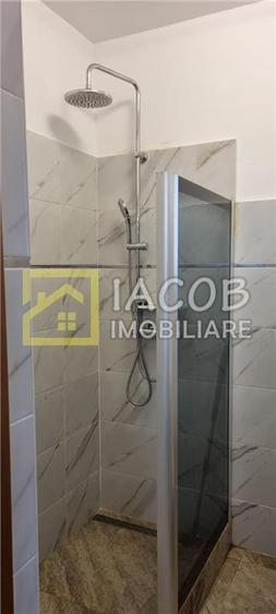 Duplex cu 4 camere cu Canalizare în Central