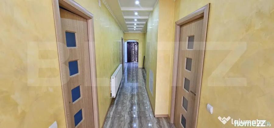 Casă cu 5 camere cu Teren 1300 Mp în Valea