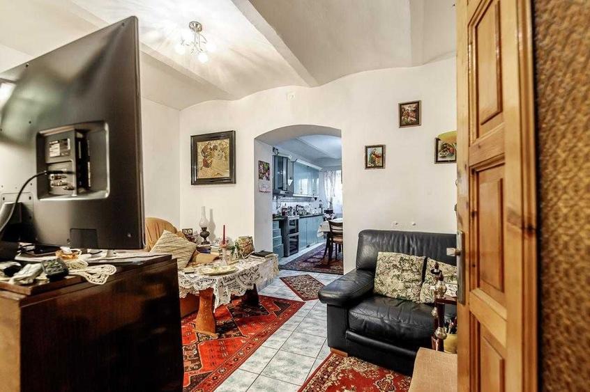 Casă cu 4 camere cu Teren 293 Mp în Central