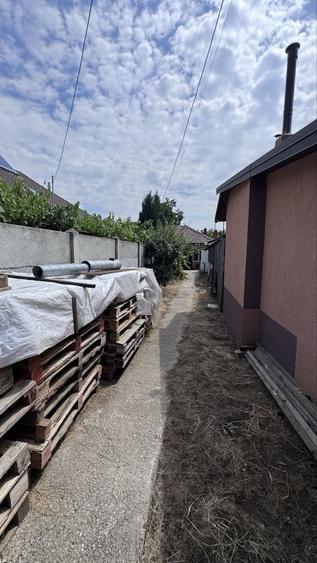 Casă cu 3 camere în Romanești