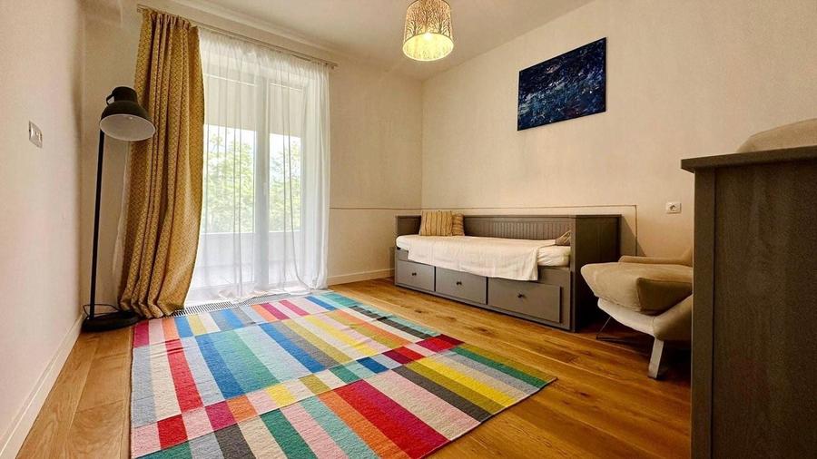 Apartament cu 3 camere decomandat, mobilat în Drumul Poienii
