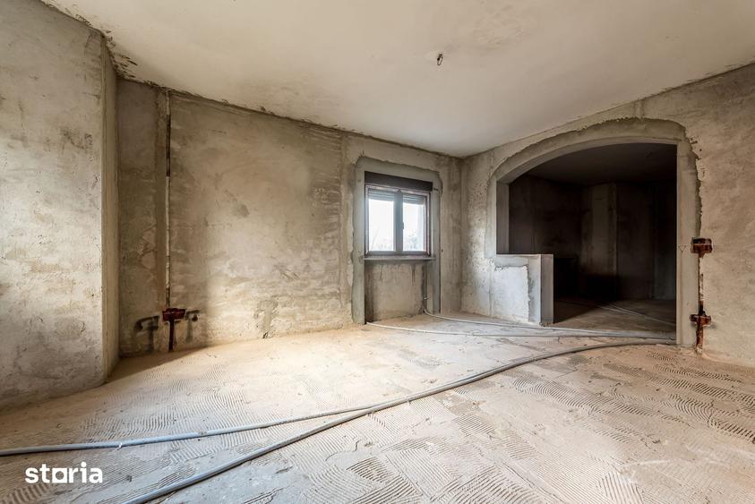 Casă cu 9 camere cu Teren 997 Mp în Zimandu Nou