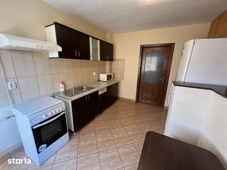 Apartament cu 3 camere decomandat în Turnișor