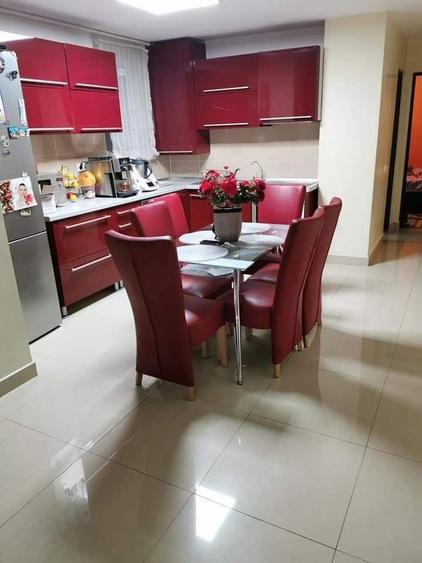 Apartament cu 4 camere decomandat în Central