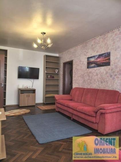 Apartament cu 3 camere semidecomandat în Tomis II