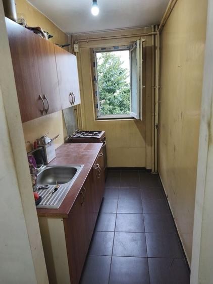 Apartament cu 2 camere semidecomandat în Crâng