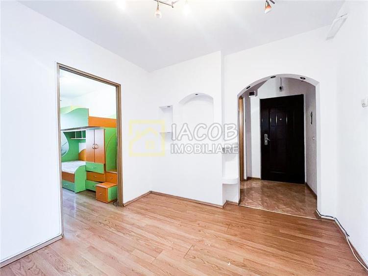 Apartament cu 3 camere decomandat în Central