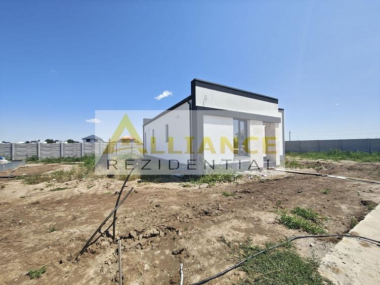 Casă individuală cu 4 camere cu Canalizare în Berceni