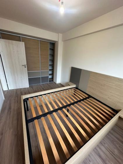 Apartament cu 2 camere semidecomandat, mobilat în Între Lacuri