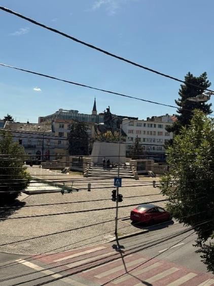 Apartament cu 3 camere decomandat, mobilat în Central