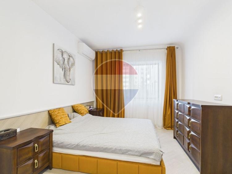 Apartament cu 3 camere decomandat în Periferie