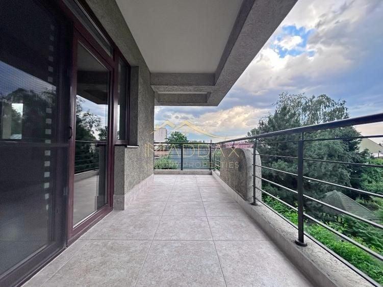 Apartament cu 3 camere decomandat în Băneasa