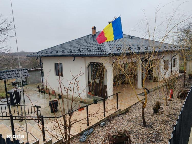 Casă cu 5 camere cu Teren 2400 Mp în Central